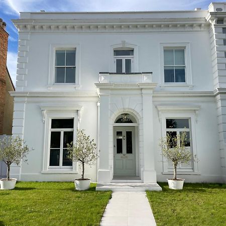 Willow House, Georgian Property In Shepperton Exteriör bild