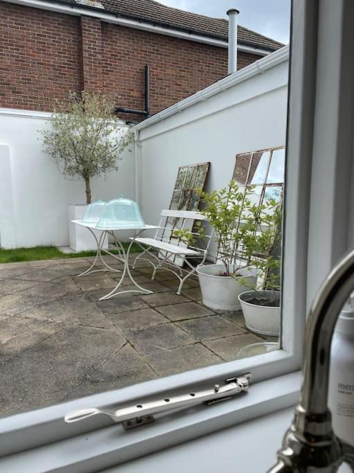 Willow House, Georgian Property In Shepperton Exteriör bild