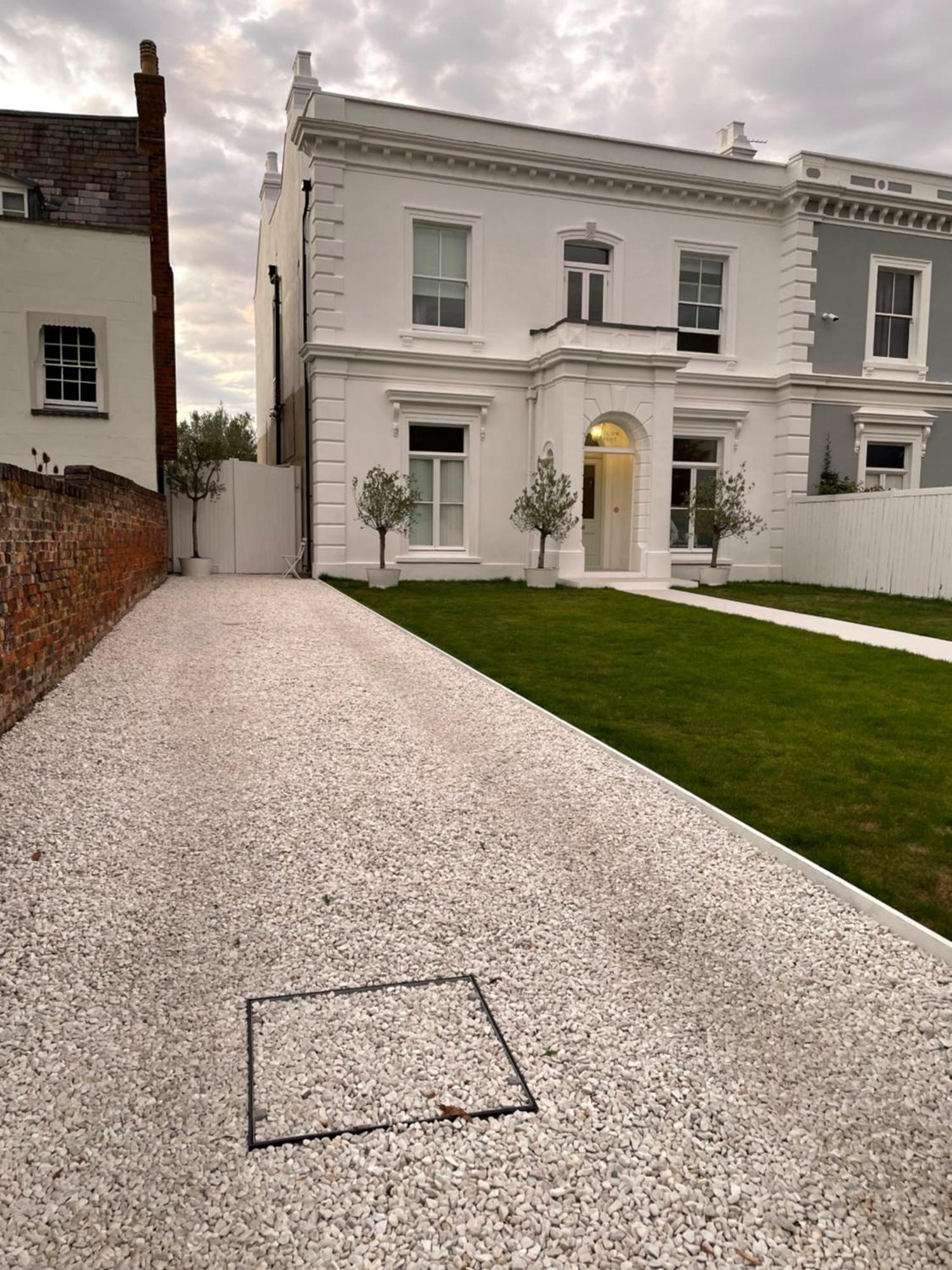 Willow House, Georgian Property In Shepperton Exteriör bild