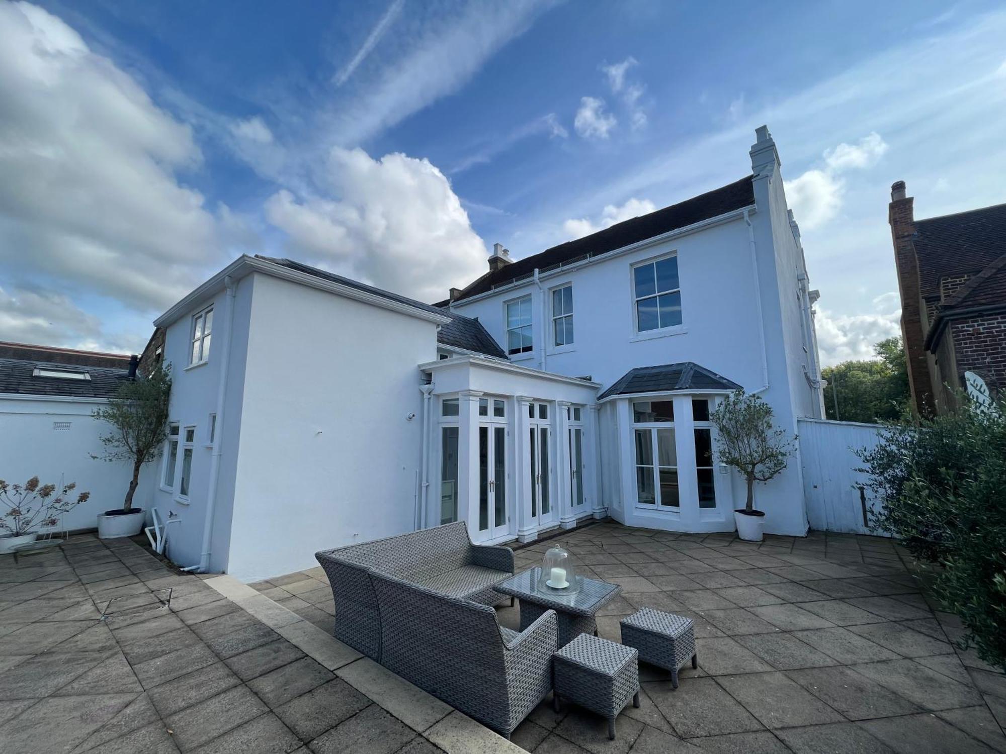 Willow House, Georgian Property In Shepperton Exteriör bild